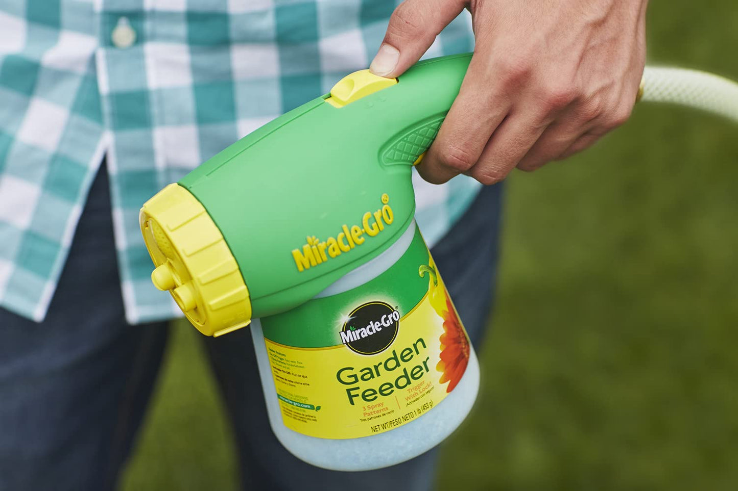 Miracle-Gro Garden Feeder with Water Soluble All Purpose Plant Food, Hose-end Feeder for Outdoor Plants, 1 lb.