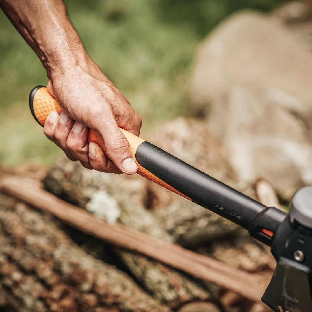 Fiskars 8 lb. Splitting Maul - 36" Shock-Absorbing, Comfort Grip Handle - Rust Resistant Forged Steel Blade - Wood Splitter Maul for Hardwood - Split Wood for Campfires - Bushcraft Gear