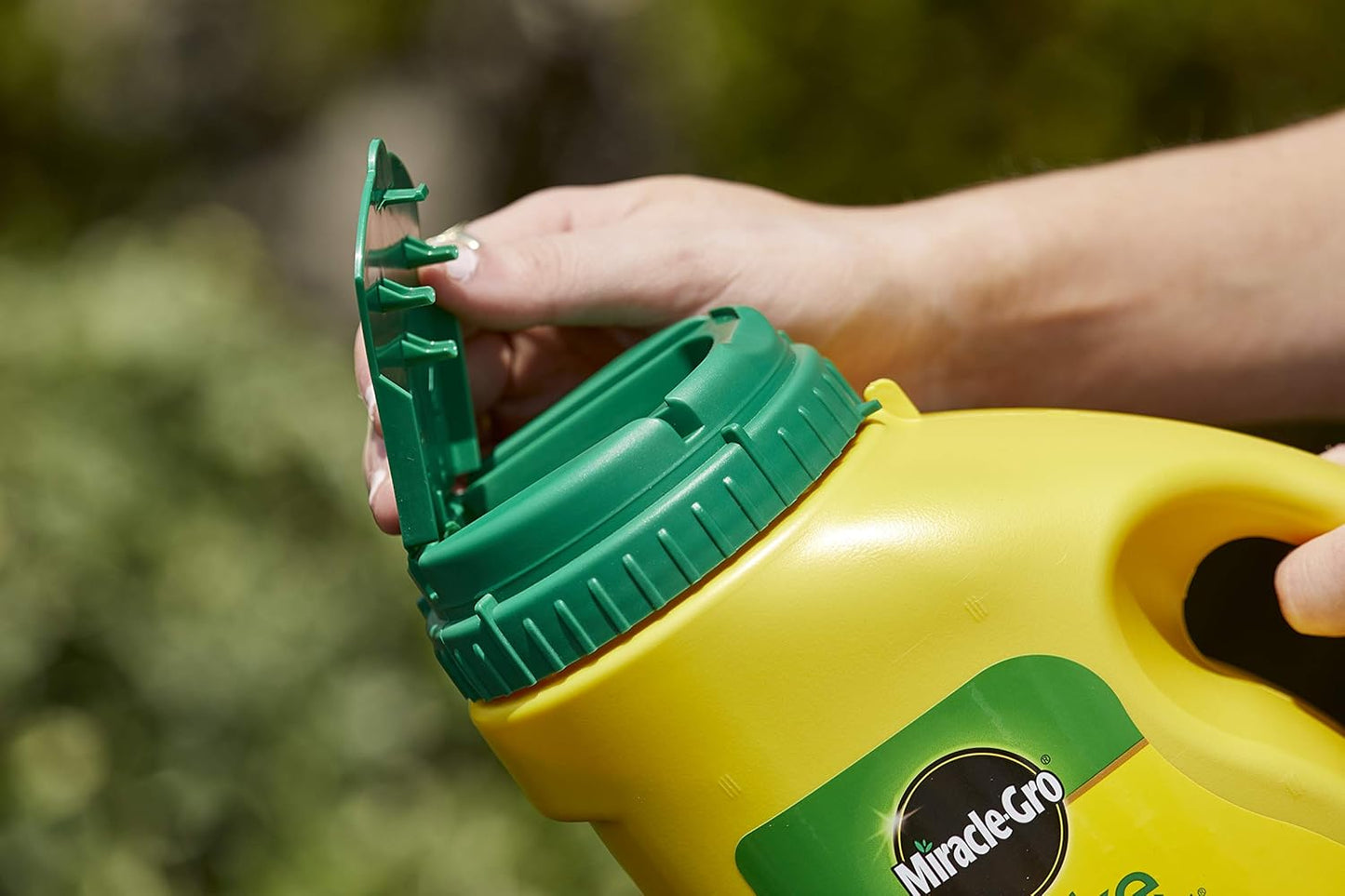 Miracle-Gro Shake 'N Feed All Purpose Plant Food, For In-Ground and Container Plants, Feeds for up to 3 Months, 4.5 lbs.