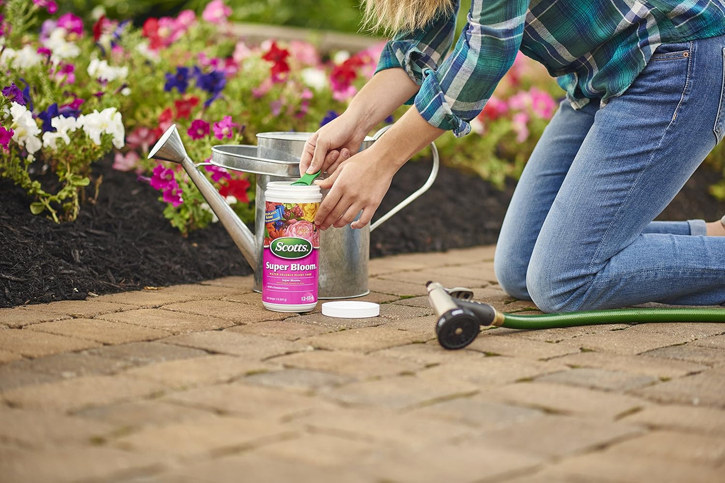 Scotts Super Bloom Water Soluble Plant Food, 2 lb - NPK 12-55-6 - Fertilizer for Outdoor Flowers, Fruiting Plants, Containers and Bed Areas - Feeds Plants Instantly