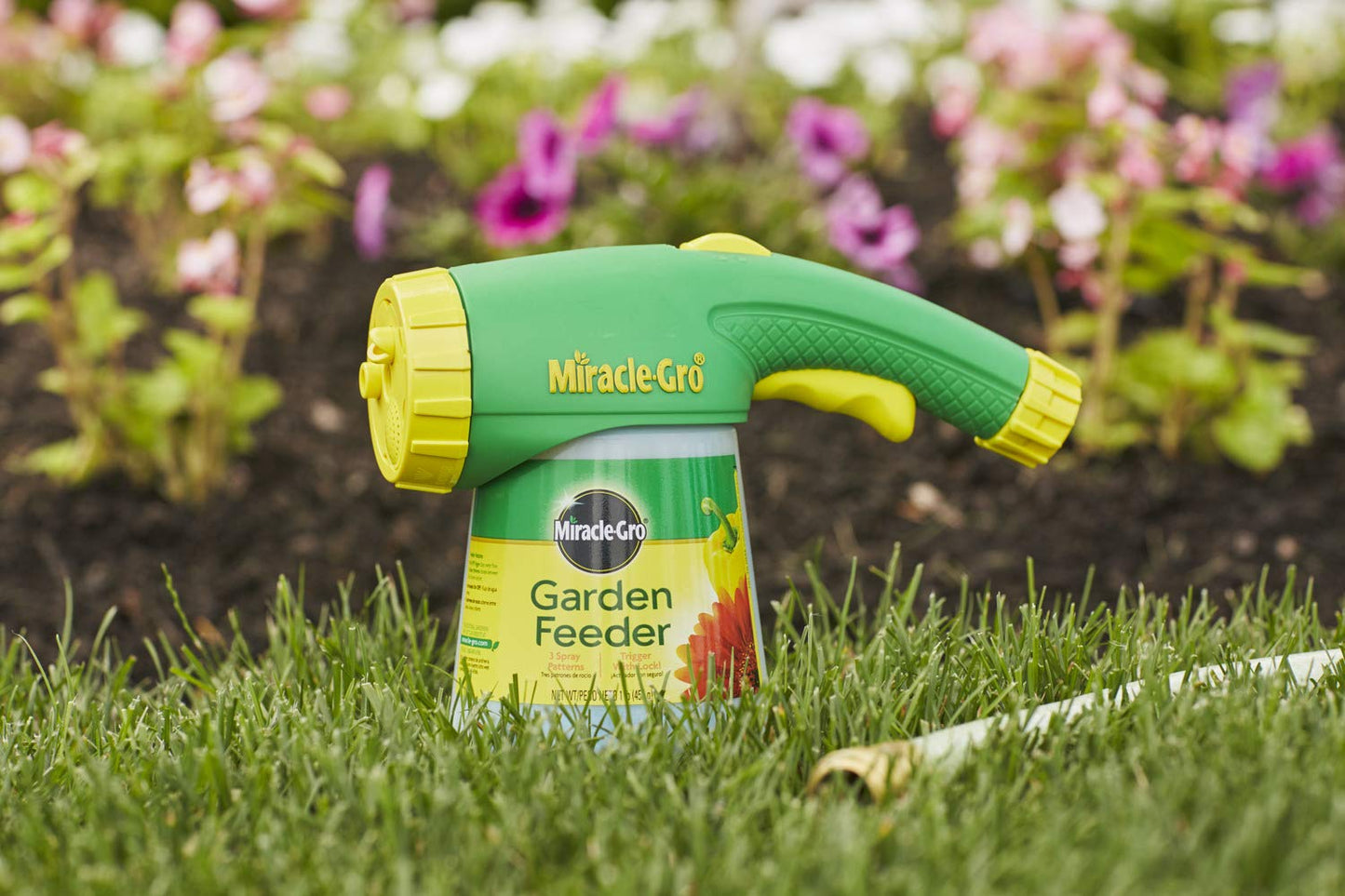 Miracle-Gro Garden Feeder with Water Soluble All Purpose Plant Food, Hose-end Feeder for Outdoor Plants, 1 lb.