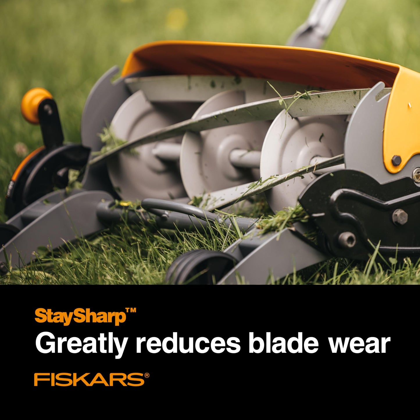 Fiskars Push Mower - 18" Cut Width Manual Reel Mower with No Motor - Grass Cutter with Steel Blades that Stay Sharp - Eco-Friendly Lawn Care