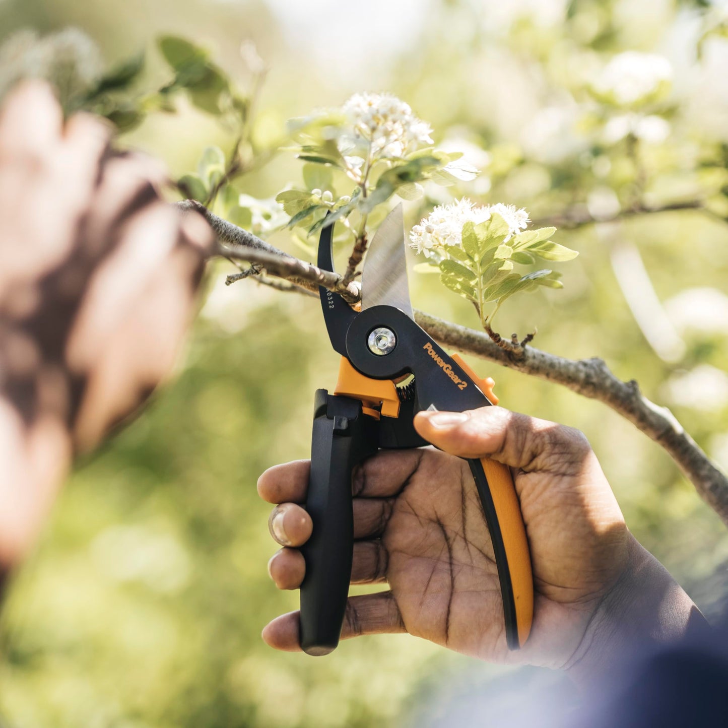 Fiskars Pruning Shears, Bypass Pruner that Cuts Through Stems up to 3/4-Inch, PowerGear Technology For More Power on Every Cut