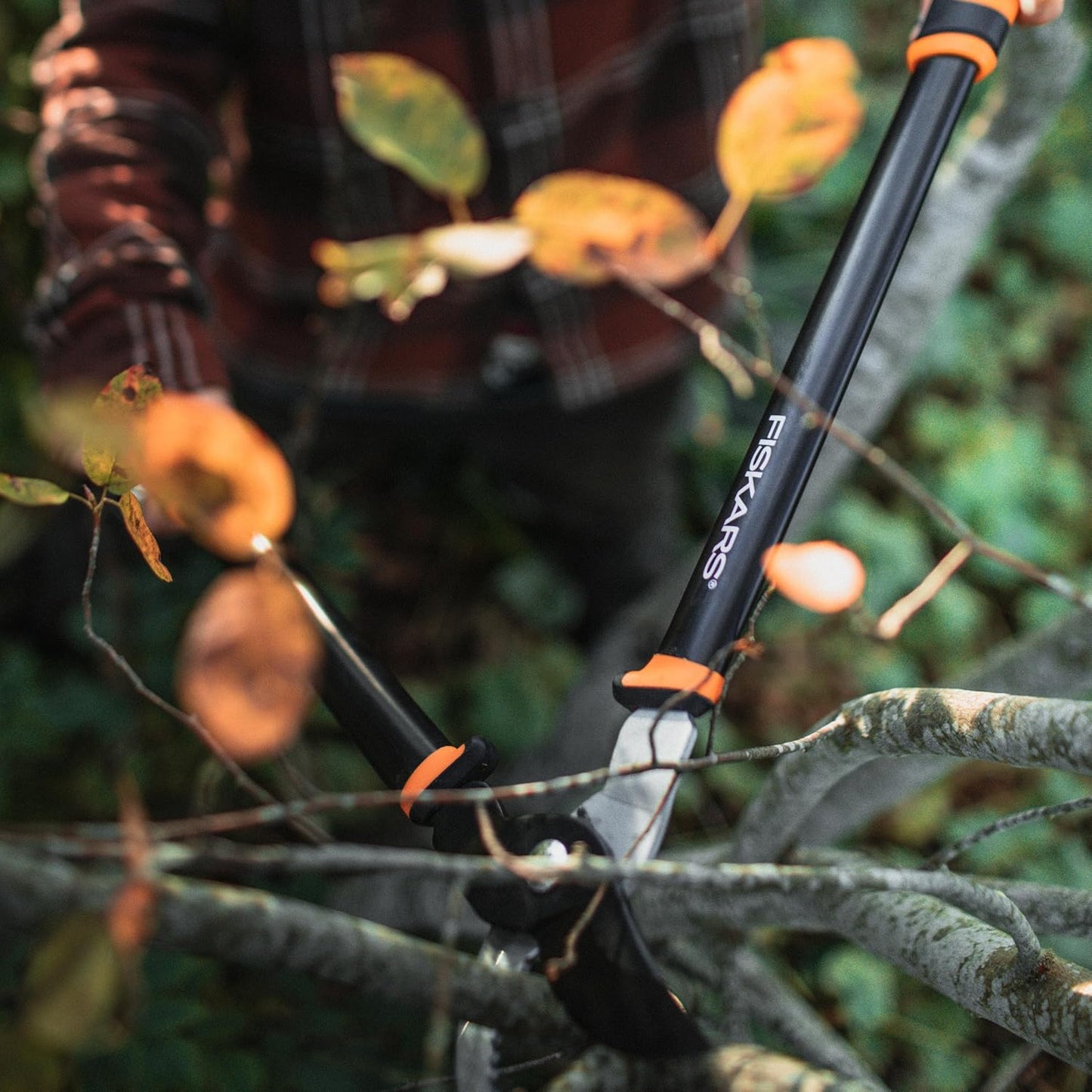 Fiskars 15-Inch PowerGear Loppers, Sharp Steel Blade Bush and Tree Trimmer, Cuts up to 1.25-Inch Diameter Branches, Rust Resistant and Lightweight Pruner, Yard Tools for Gardening